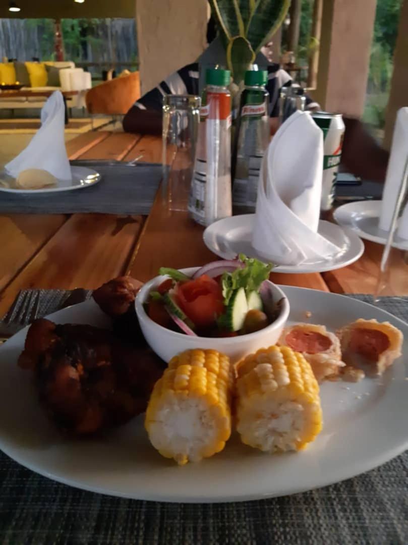 Xhabe Safari Lodge Chobe Muchenje エクステリア 写真